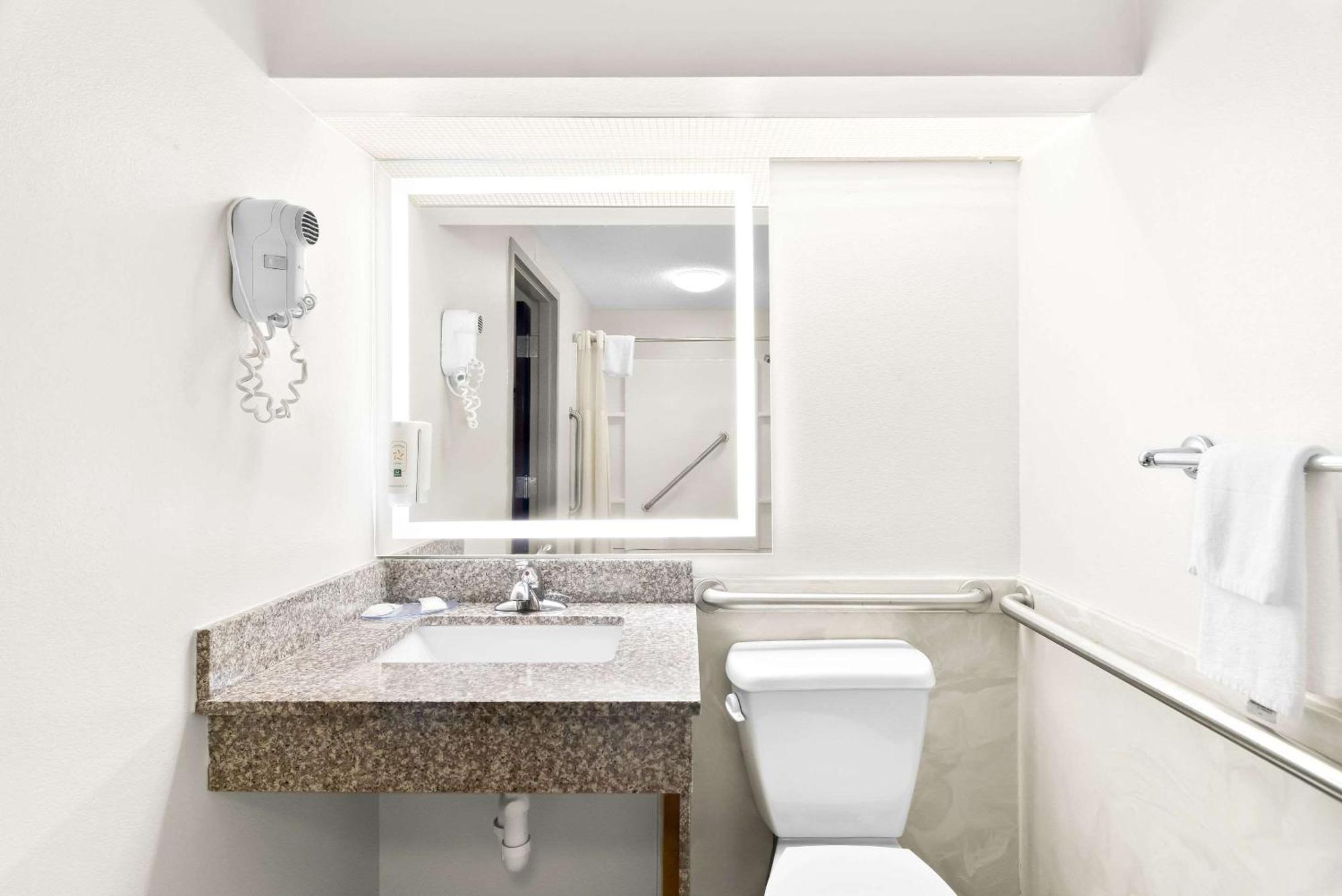 Quality Inn Russellville מראה חיצוני תמונה